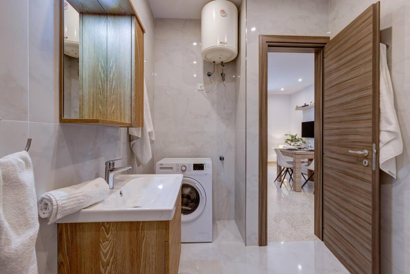 Uptown Mellieha By Homely ภายนอก รูปภาพ