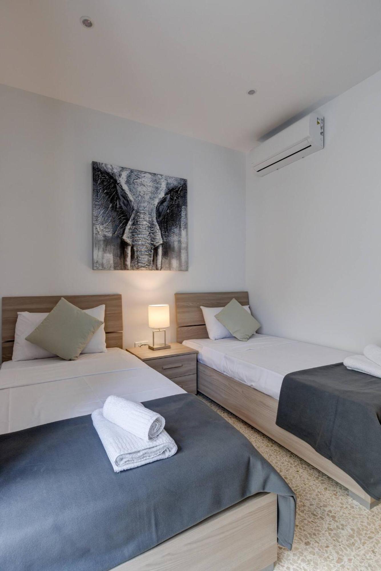 Uptown Mellieha By Homely ภายนอก รูปภาพ